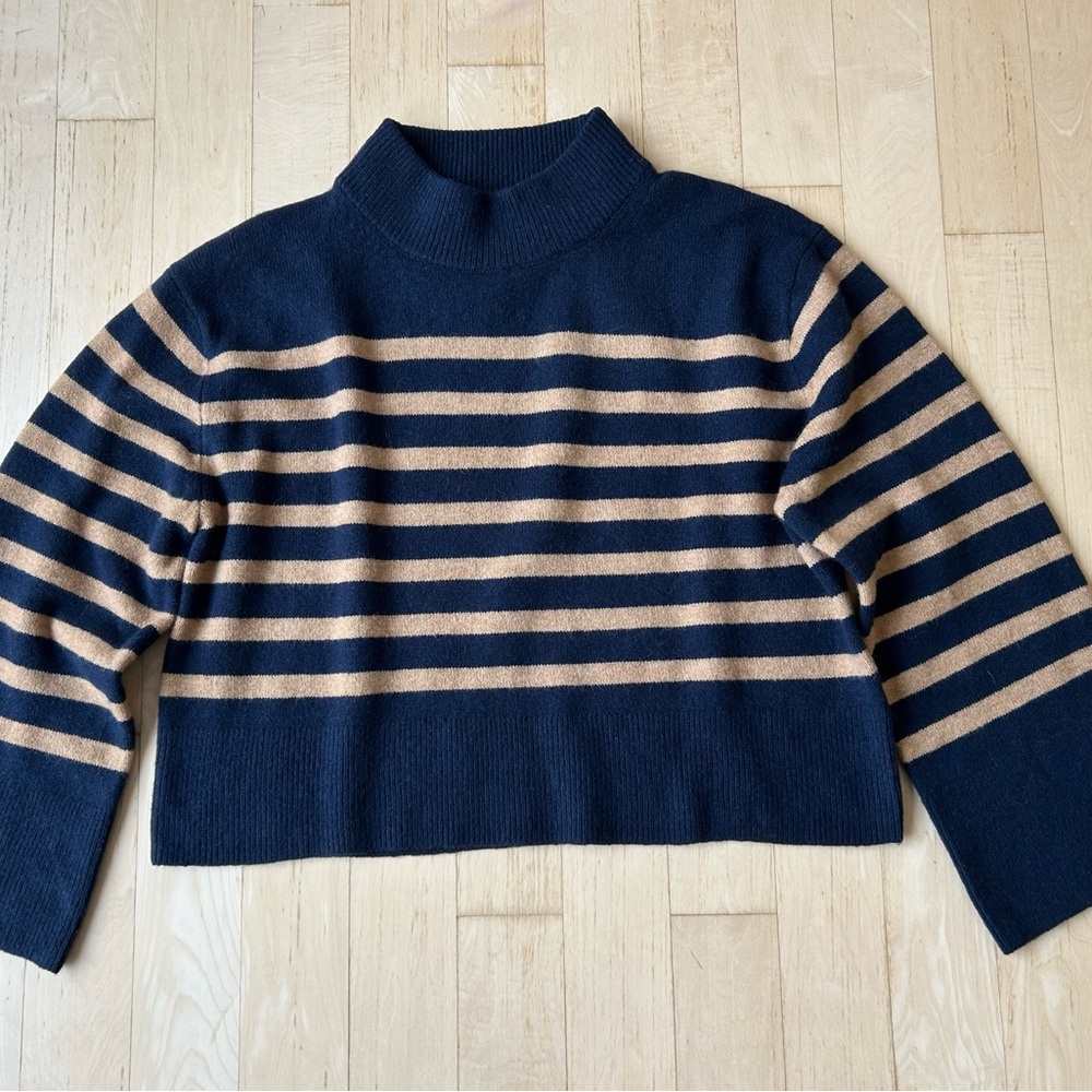 J. Crew Women’s Chunky Crewneck Sweater in Supersoft Yarn Navy/Camel Large NWT - Picture 3 of 16